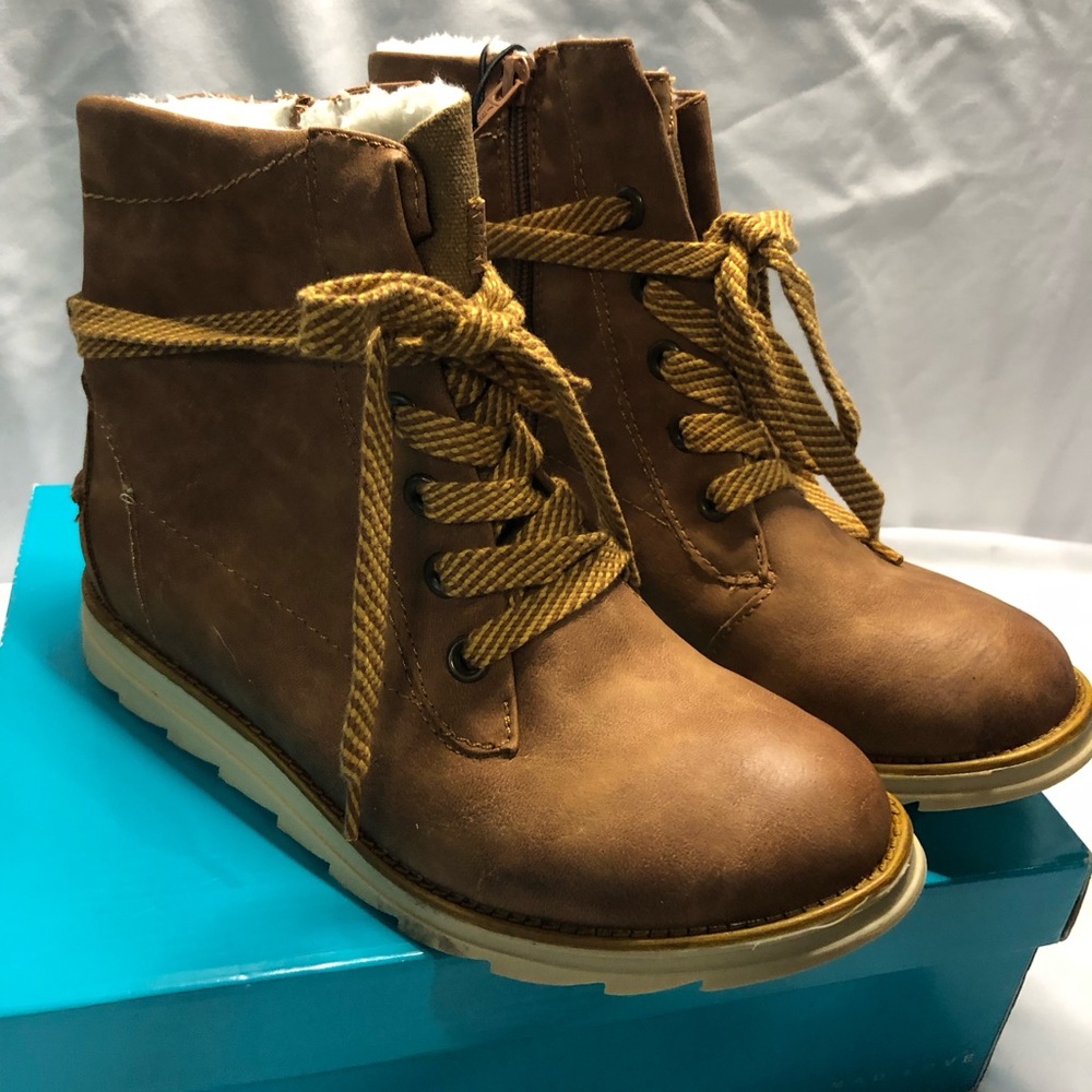 Mad Love Cashew Brown Faux Suede and Shearling Lace-Up Ankle Boots Size 8